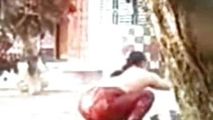 A magricela masturba a vagina no filme pornô grátis com coroas sofá suavemente.