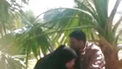 Um casal faz sexo em vídeo de pornô das coroas brasileiras frente à Câmara.