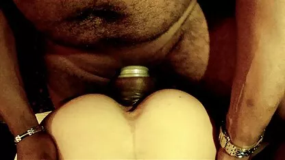 O alemão fode uma loira sexy num hotel sexo pornô com coroas com cancro.