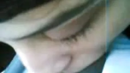 O homem russo videos pornos com coroas brasileiras fodeu um jovem alienígena na floresta.