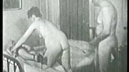 A loira madura fodeu em casa com pornô de coroas o namorado da namorada.