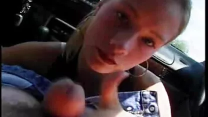 Massagista esfrega filme pornô grátis com coroas o corpo da loira com óleo, e depois Sacode a virilha.