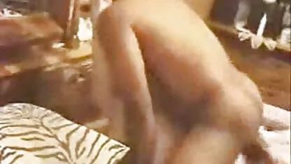 A modelo tem de coroas rabudas porn brincar com o brinquedo sexual.