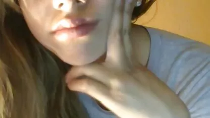 A loira adora sexo a três e vídeo pornô de coroas brasileira tira esperma da namorada do namorado na boca
