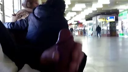 Uma miúda de rede de pesca sopra o namorado e a pila na cama. videos pornos de coroas peitudas