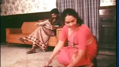 Dois homens e duas vídeo pornô de coroas peitudas mulheres dormiram vigorosamente no sofá.