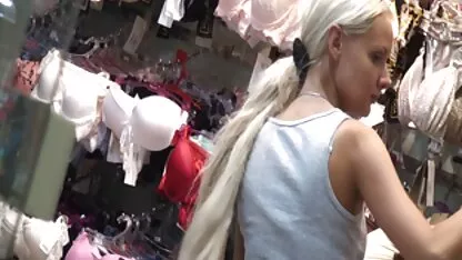 As senhoras do Busty entregam-se pornozinho coroas para encher o tipo do Escritório.