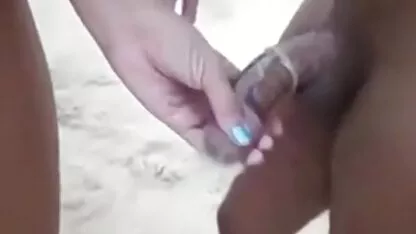 Mulheres slim tattooed dildo inserção no filme pornô de coroas de 50 anos buraco anal
