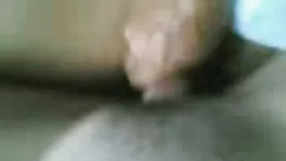 A filme porno de coroas negras inquilina foi fodida pelo dono da young e chupou os parafusos enquanto o namorado estava fora.