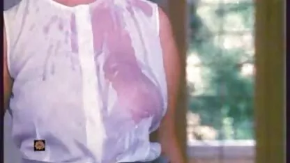 Morena filme porno com coroas peitudas A copular com um negro na posição do cotovelo