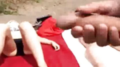 Tia madura em Meias pornô com coroas de 40 anos Lambendo cum Casal do Sofá De Couro depois de um broche profundo