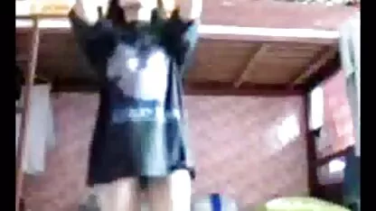Homem punidor de MILF quente por filmá-lo na casa de pornôcoroa banho e masturbar-se
