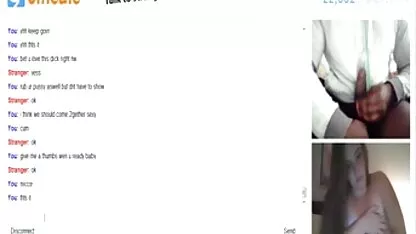 A morena ver vídeo pornô com coroas magra tem quatro negros em todos os buracos