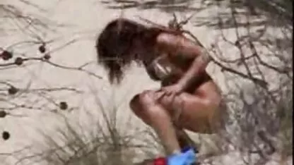 Raparigas tatuadas de saltos altos chupam um vibrador videos de sexo gratis de coroas em frente à webcam