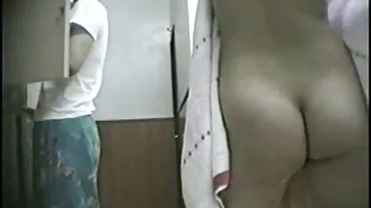 Ebony arrepia-se com pornos coroas amante no hotel