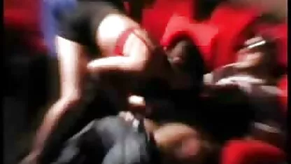 Lottie Rose no melhores coroas porno elenco mostrando seios grandes e um chapéu nu