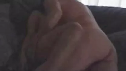 Lésbica com cabelos filmes pornos brasileiros com coroas de cores diferentes do Cooney em frente à Câmara