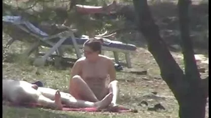Exercício rabo elástico loiro com música electrónica vídeo pornô com as coroas