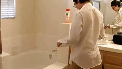 Atordoadores de cabelo preto a foder todos os buracos com o treinador no ginásio vídeo pornô com as coroas gostosas